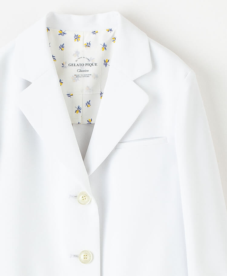 ジェラート ピケ&クラシコ 白衣:カーヴィーテーラードコート | ホワイト×ブルーレモン柄