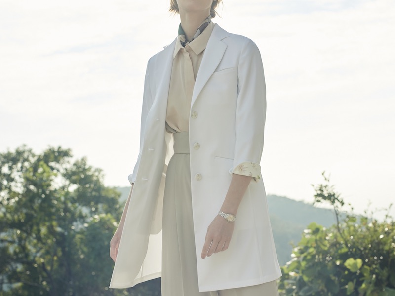 女性医師|白衣の下は何を着る?花柄白衣のコーデで心がときめく「plantica」シリーズ