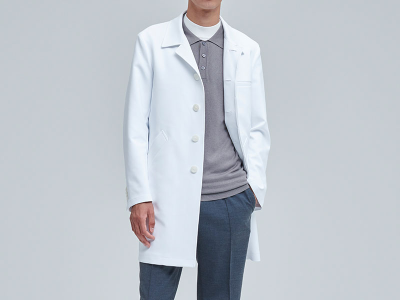 【メンズ白衣】細身でかっこよく見えるドクターコート7選 スリムなシルエットはおしゃれな男性医師におすすめ
