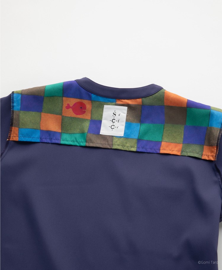 Scrub Canvas Club:きんぎょがにげたスクラブトップス(男女兼用)