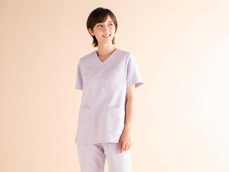 「親しみやすい・動きやすい」患者さんとの距離が近づくナース服6選