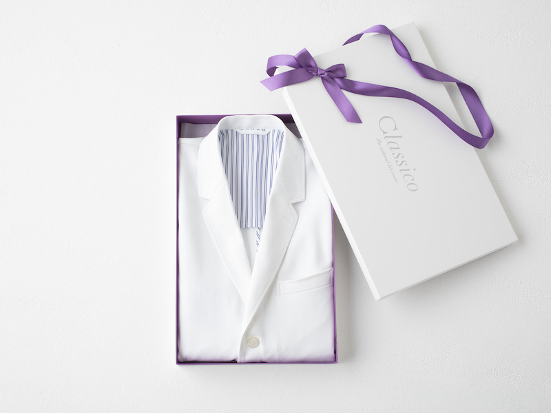 就職や転勤…医師へ贈るブランド白衣。名入れ刺繍で特別感を演出