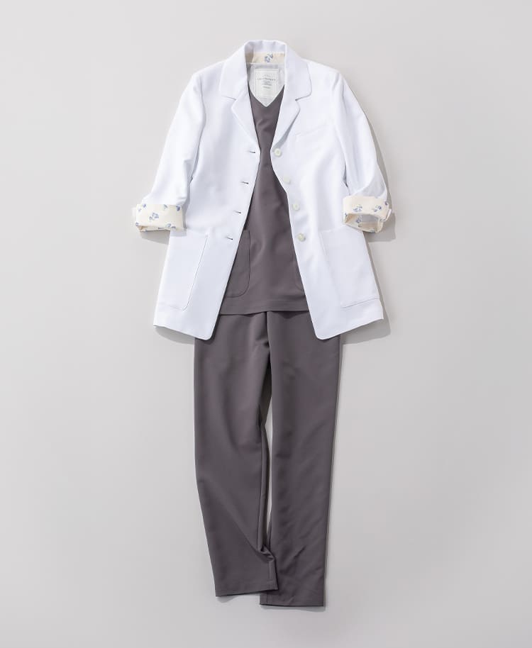 WOMEN STYLE 04:チャコールグレー×花柄裏地ショートコート