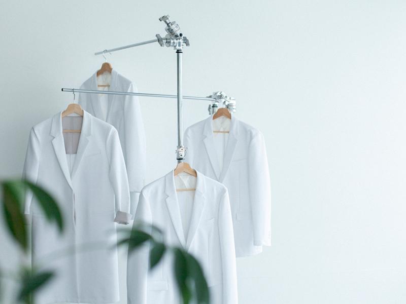 素材の機能性、着心地にもこだわったアーバンシリーズのクラシコの白衣