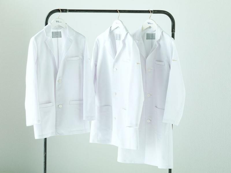 人気ファッションブランド「ロンハーマン」とクラシコが開発した、デザイン性のあるおしゃれなドクターコートと医療スクラブ白衣(ジャケット・ショートコート・ロングコート)