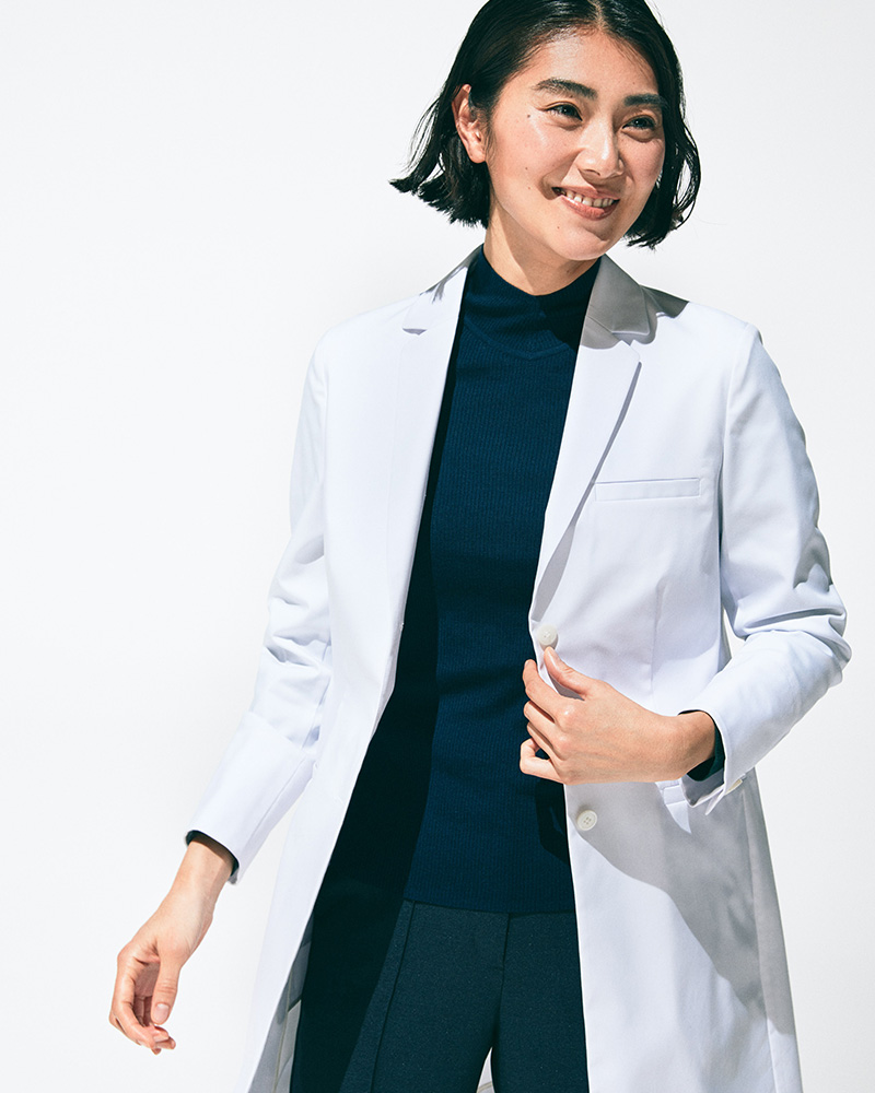 女性医師に人気のクラシコの高級感があって上質なレディース白衣