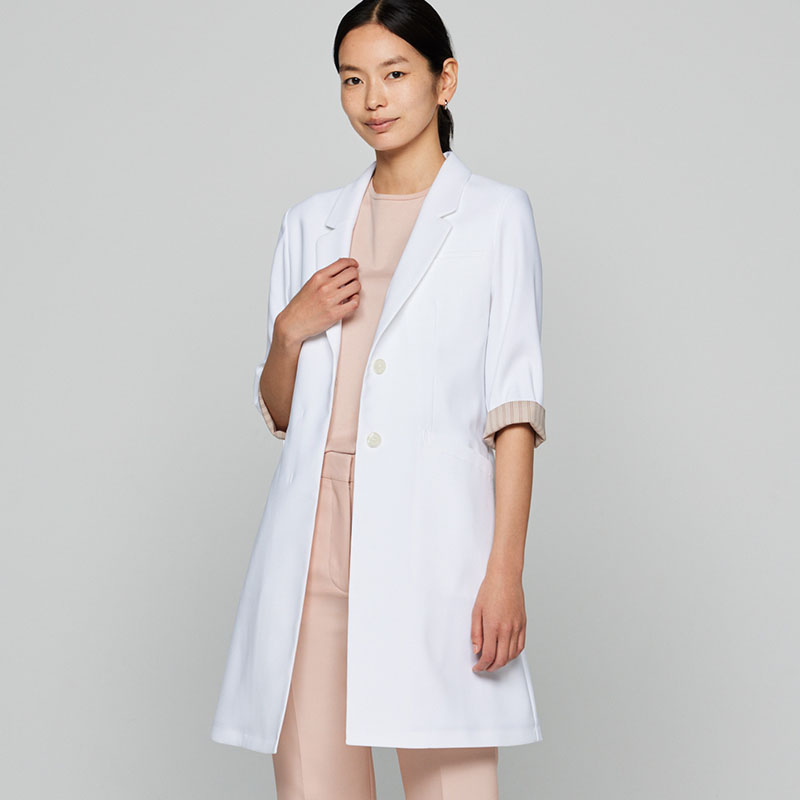 女性医師におすすめの軽い素材でおしゃれなデザインのレディース白衣:ライトフレアコート