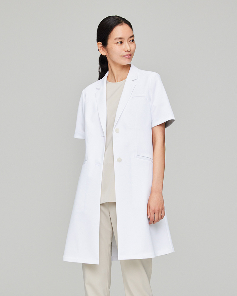 涼しい半袖の女性用白衣:ショートスリーブコート・クールテック