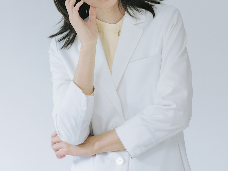 半端袖白衣