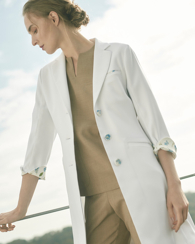 女性医師におすすめの大人のかわいらしさがある白衣:レディース白衣:Plantica・テーラードコート