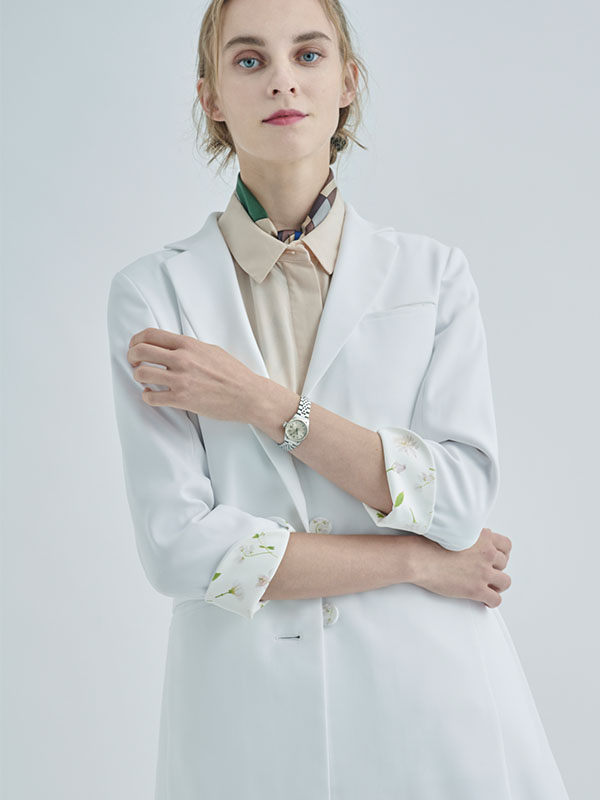 店舗で変える人気の女性白衣:Plantica・テーラードコート