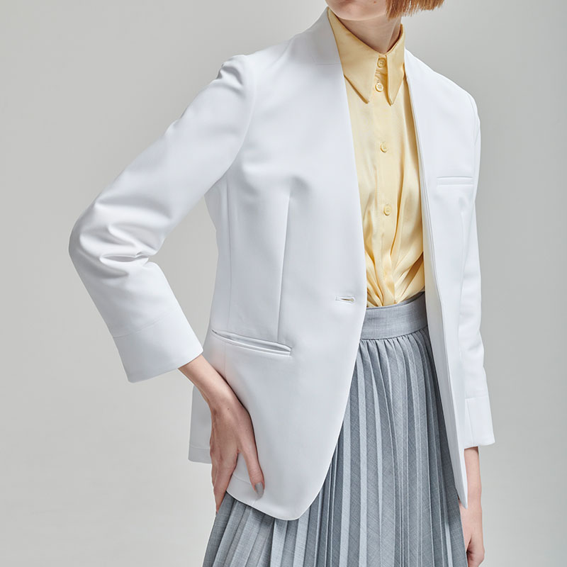 デザインと生地にこだわった女性用白衣:アーバンジャケット