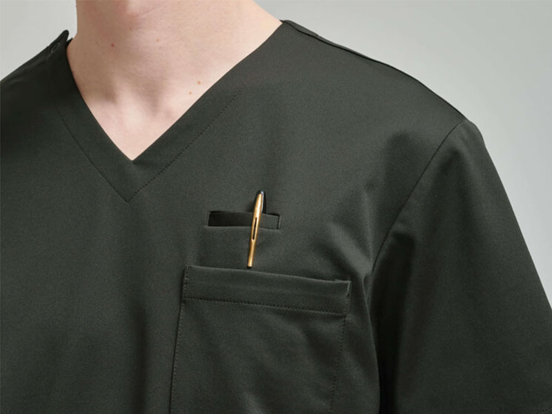 医療現場で役立つポケットの特徴はペンを立てて収納できるポケット