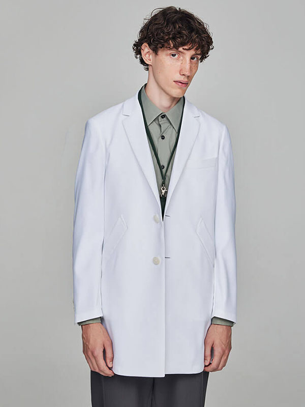男性医師向けのスタンダードなショートコート白衣:ライトショートコート