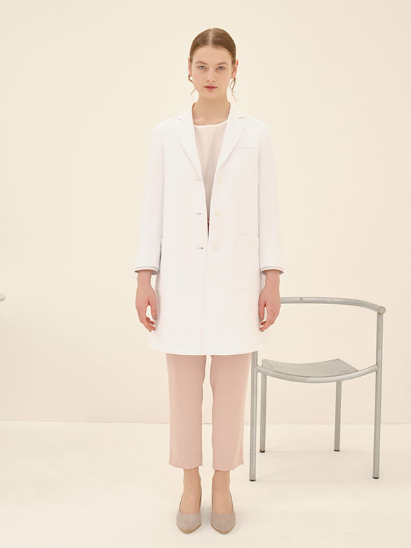 女性医師へのギフトにおすすめのかわいい白衣:ジェラート ピケ&クラシコ 白衣:テーラードレイヤースリーブコー