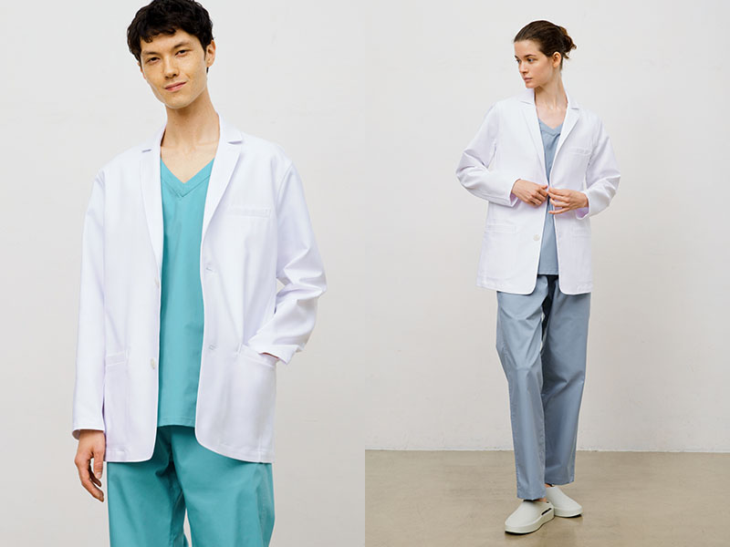 医者におすすめ:ジャケット白衣&スクラブのスタイリッシュな着こなし①:ロンハーマンの医療ウェアのコーデ
