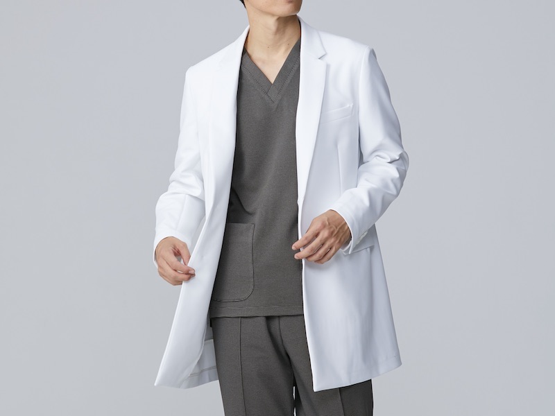 獣医さんにおすすめの白衣の特徴:丈やシルエット、素材が動きやすいもの