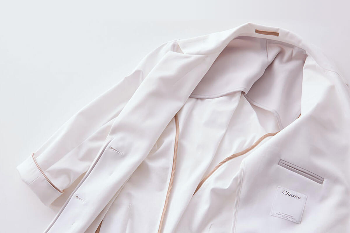 獣医さんにおすすめの白衣:ワンポイントのあるデザインで患者さんと家族を安心んさせられるデザインのもの