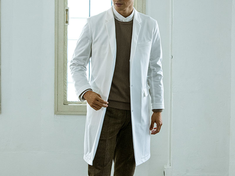 ポリクリに臨む男性医学生におすすめ:メンズ白衣:ジャージーコート・LUXE