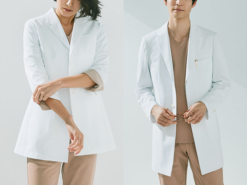 60代の男女医師におすすめの白衣:ライトジャージーショートコート(メンズ・レディース)