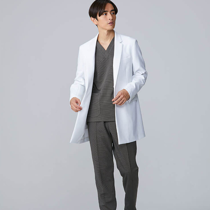 クリニックを経営している男性医師におすすめの高級感のあるメンズ白衣:アーバンショートコート