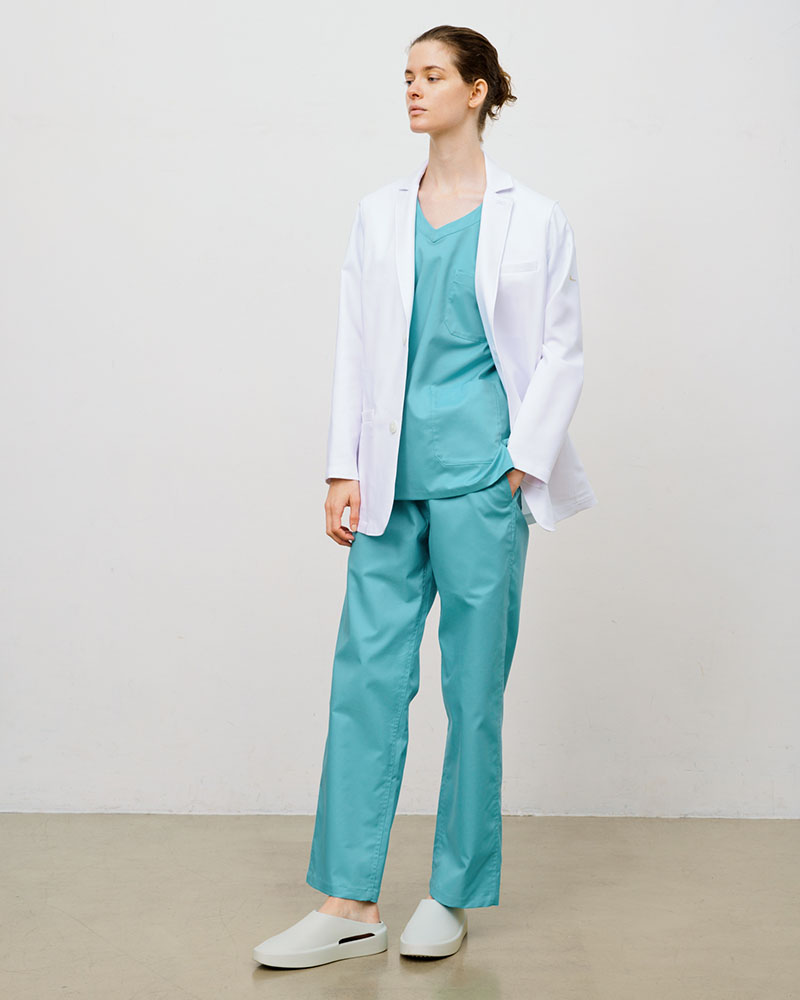 オーバーサイズでかっこいい、女性医師におすすめのRon Herman ジャケット(男女兼用白衣)