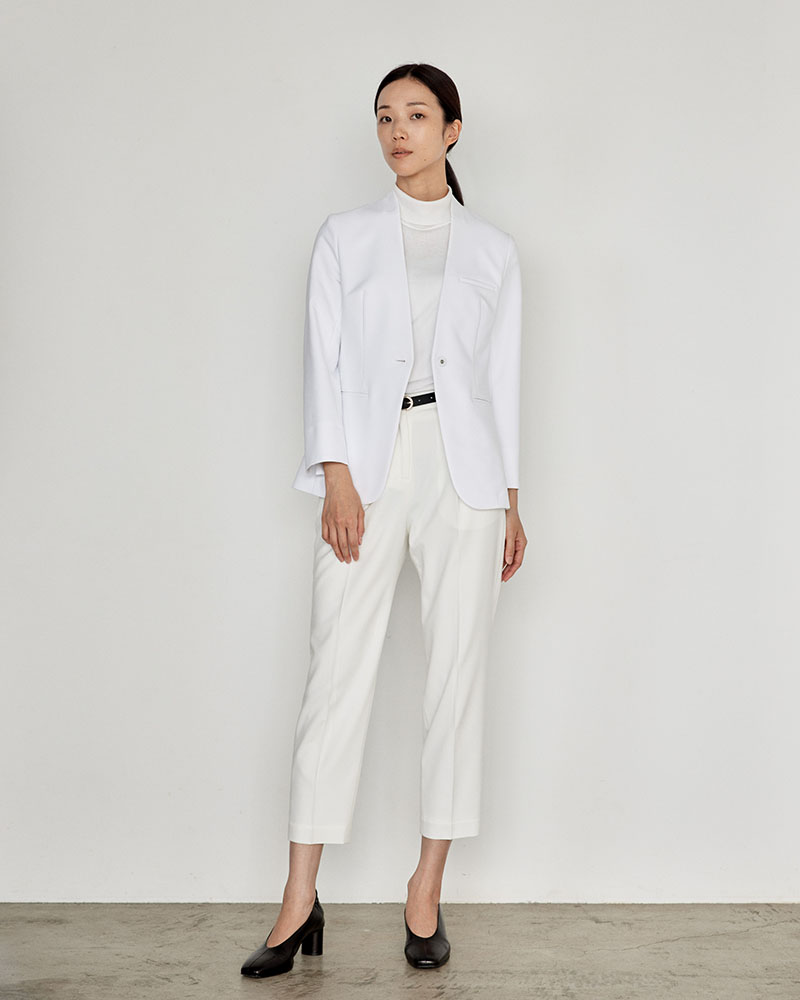 女性向けの機能性の高い白衣:アーバンジャケット