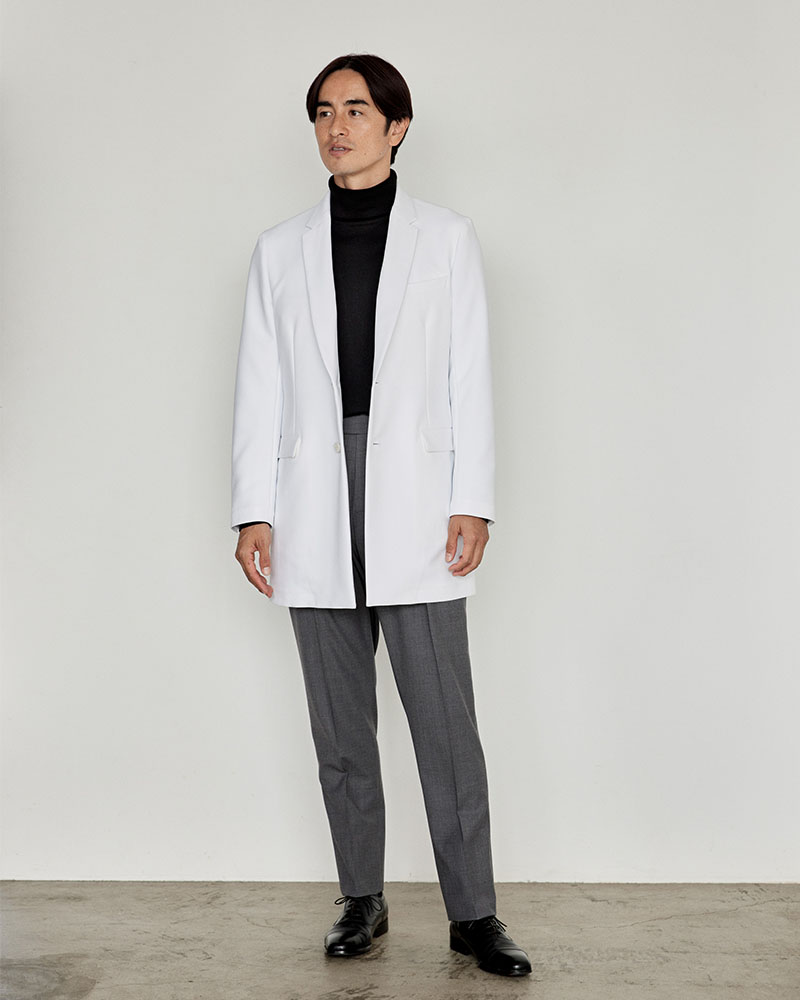20代のメンズ医師におすすめのシンプルでかっこいい白衣:メンズ白衣:アーバンショートコート(2024年モデル)
