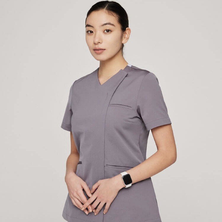 紫のスクラブが与える印象と効果