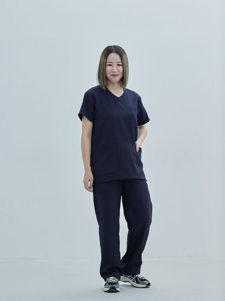トップス:XS パンツ:XXS