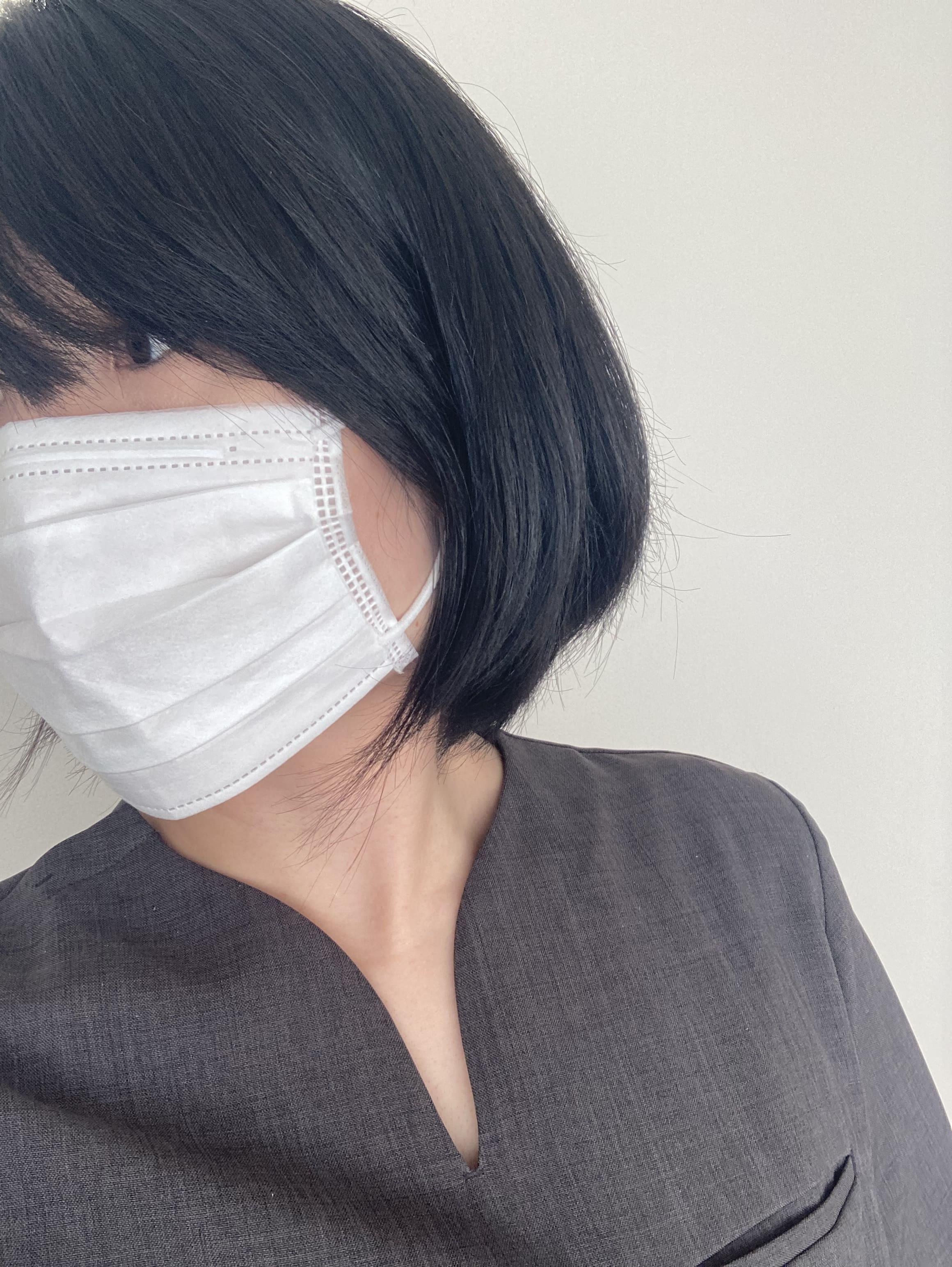 手技に寄り添う機動力。小物を整理できる「ダブルポケット」とスクラブの機能美