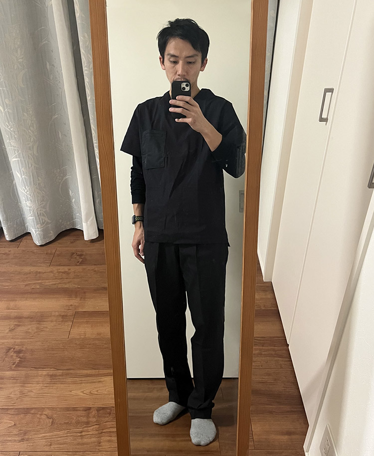 初めてなのに馴染む驚きのストレッチと品格を両立した医療スクラブ