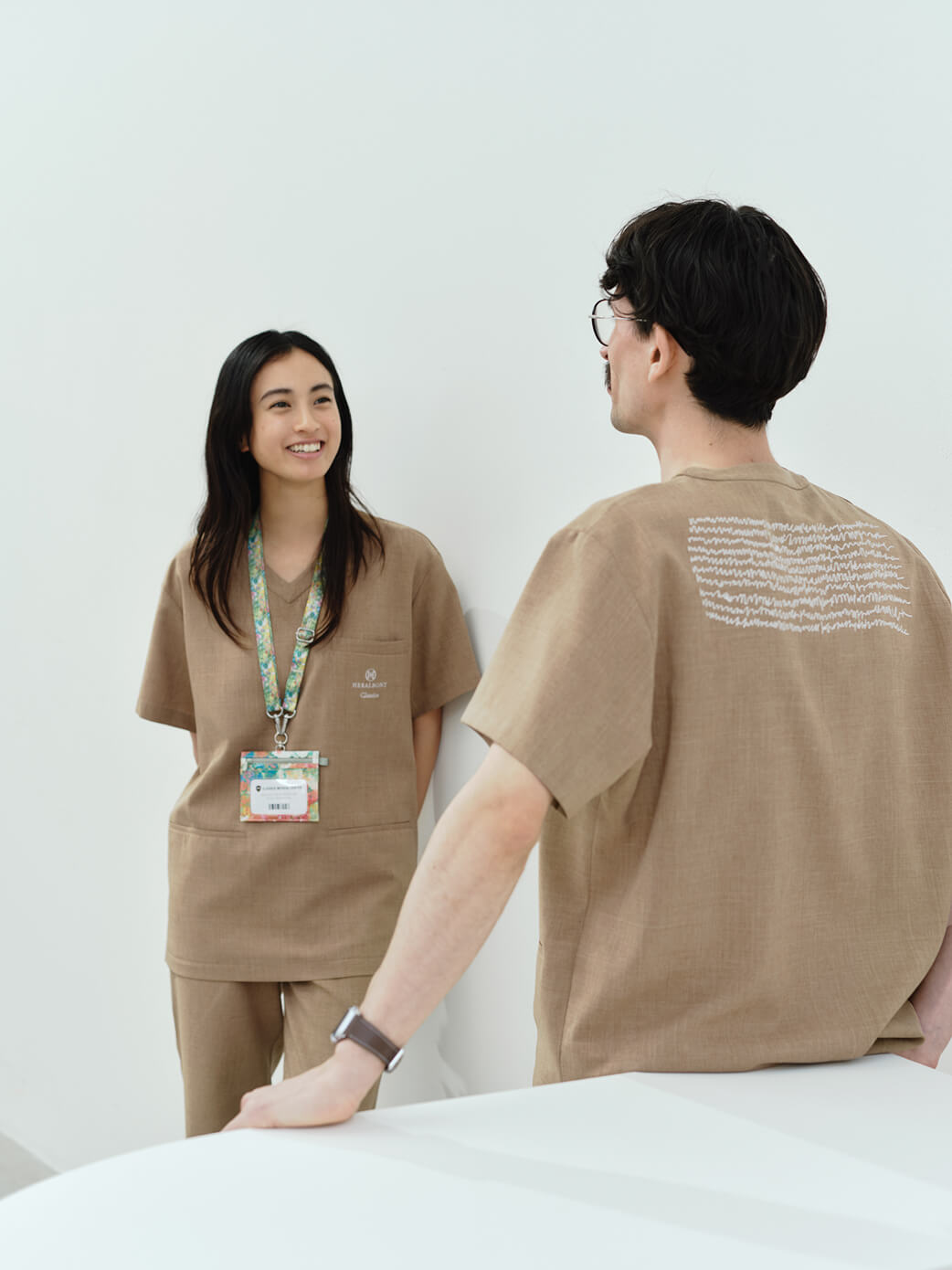 Unisex:HERALBONY Scrub Tops / Beige